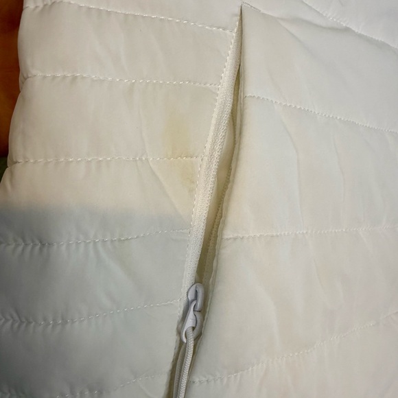 The North Face Women's Snowy White Puffer Jacket - Picture 2 of 8